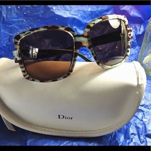 Ladies Dior sunglasses 🌸